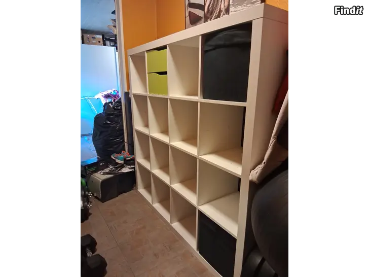 Myydään Ikea Kallax hylla säljes
