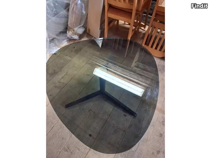 Säljes Soffbord i glas