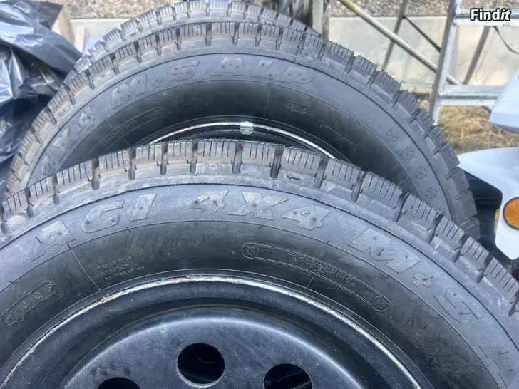 Myydään Uudet 235/65/17 4x4 Agi Däck kitkarenkaat