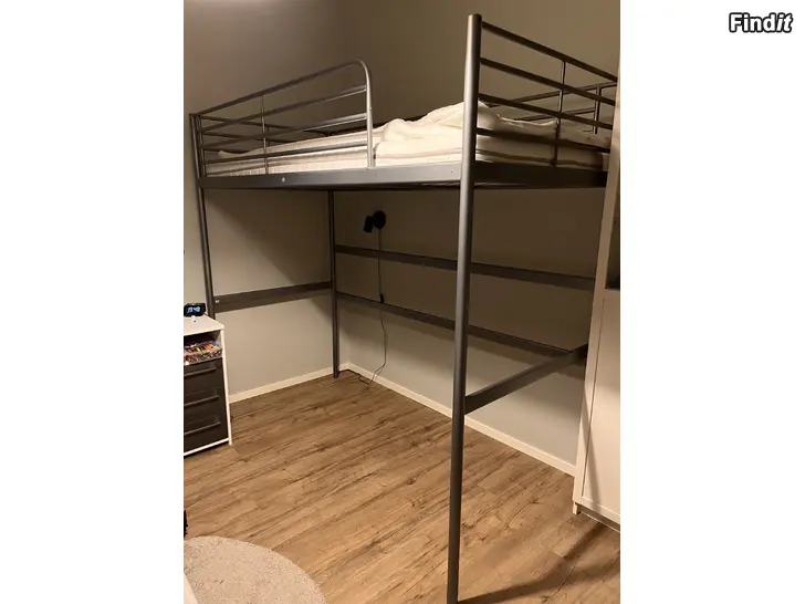 Säljes Loftsäng