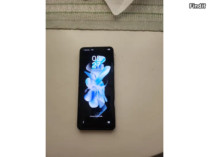 Myydään Samsung Flip 4 uusi