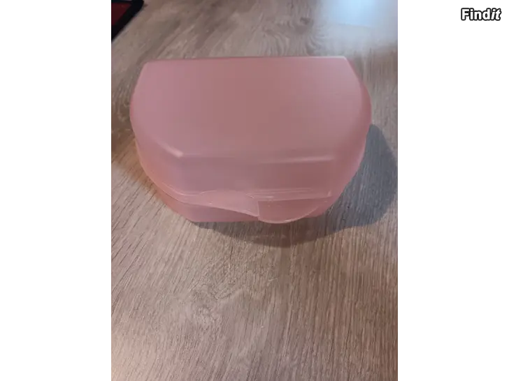 Myydään Tupperwaren rasia