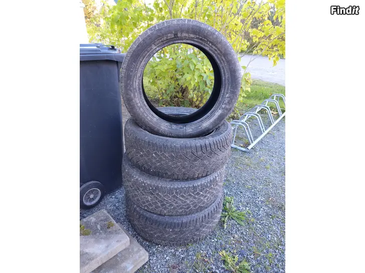 Myydään Continental kitkarenkaat 215/55/R17