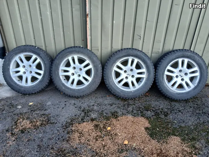 Myydään Kuin uudet 195/65 R15 nastarenkaat 4x108 Peugeot alumiinivanteilla