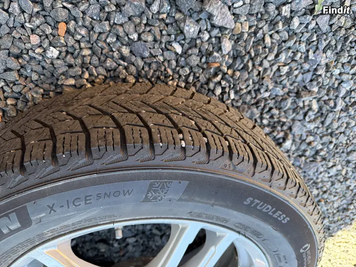 Myydään Michelin friktionsdäck 215/65 R17  4 st