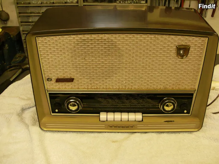 Säljes PHILIPS RÖRRADIO