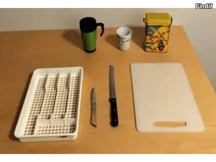 Myydään Nesguik peltinen purkki leikkuulauta aterialaatikko