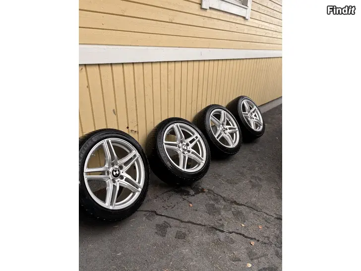 Säljes BMW Fälgar 225/45R18
