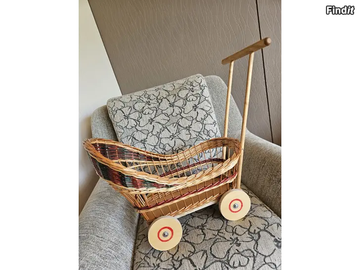 Myydään Nukenvaunu