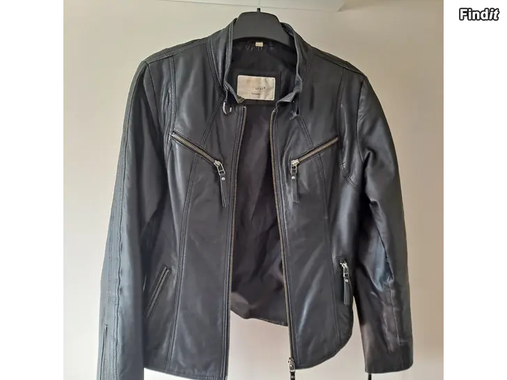 Myydään Nahkatakki