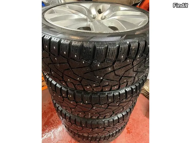 Säljes Dubbdäck Pirelli 245/45/R18