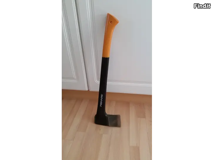 Myydään FISKARS halkaisukirves 60cm 1.5kg   25e