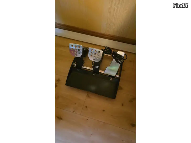 Myydään Fanatec ClubSport Pedals V2,  Polkimet, Sim Racing