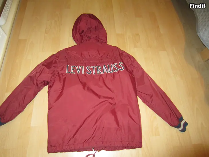 Myydään Levi strauss kevyttoppatakki koko M