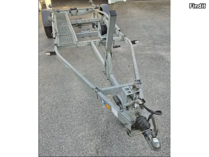 Myydään THULE ES1300  venetraileri