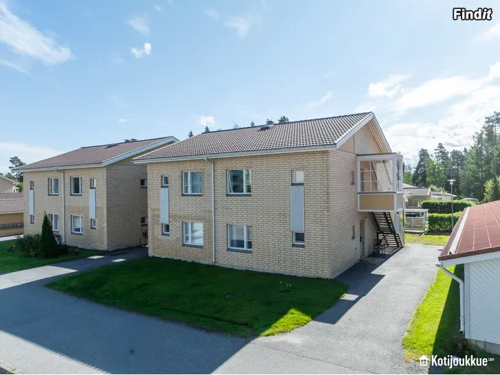 Säljes Visning sö 21.9  Radhuslägenhet  2R+K+B. 63,5 m2 + Bt i Smedsby, Niklasvägen 5