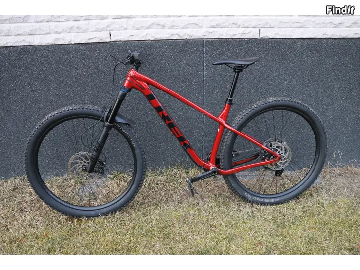 Säljes Trek Roscoe 9 M/L Nyskick, endast körd ca 200 km