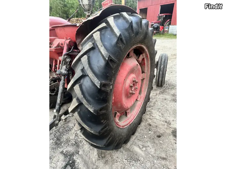 Säljes Traktor däck 13,6-36