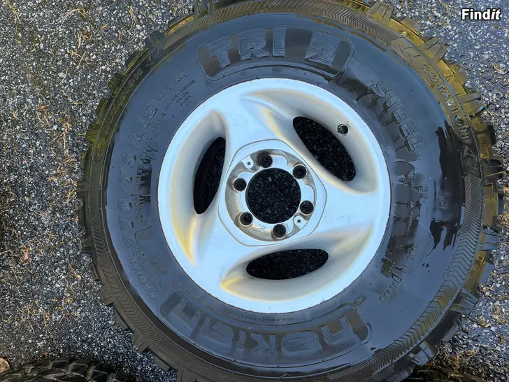 Säljes Nokian terrängdäck på alufälg