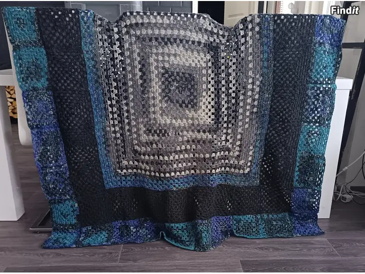 Säljes Uusi isoäidinneliö peitto