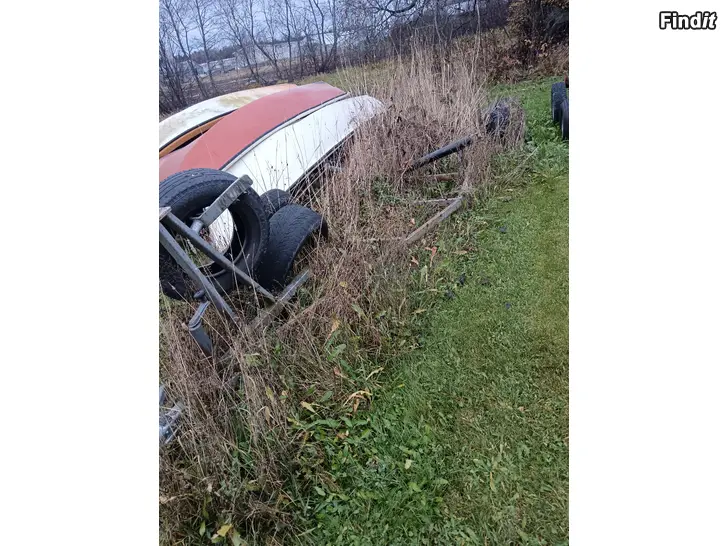 Säljes Gammal boggie båtvagn