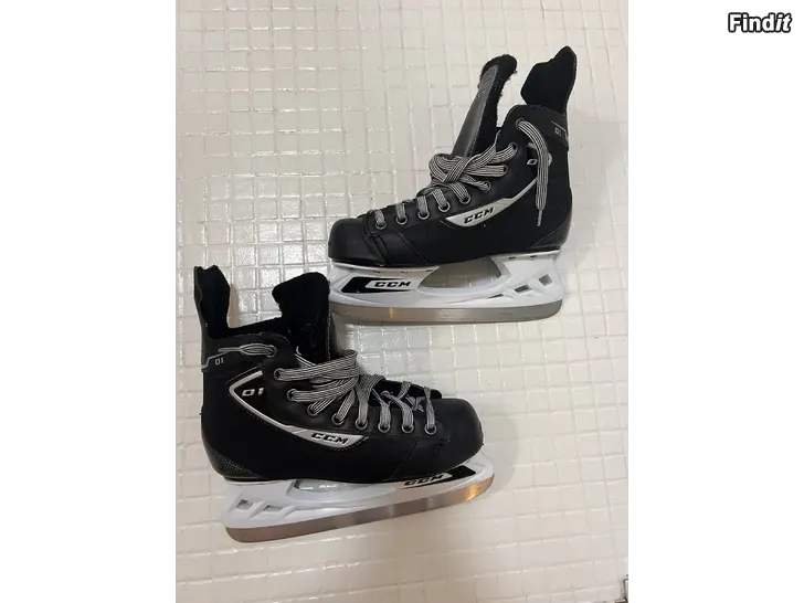 Säljes CCM skridskor storlek 39