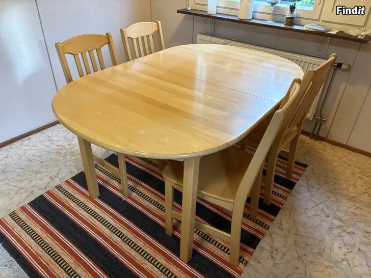 Säljes Esse Möbler köksbord + 4 stolar
