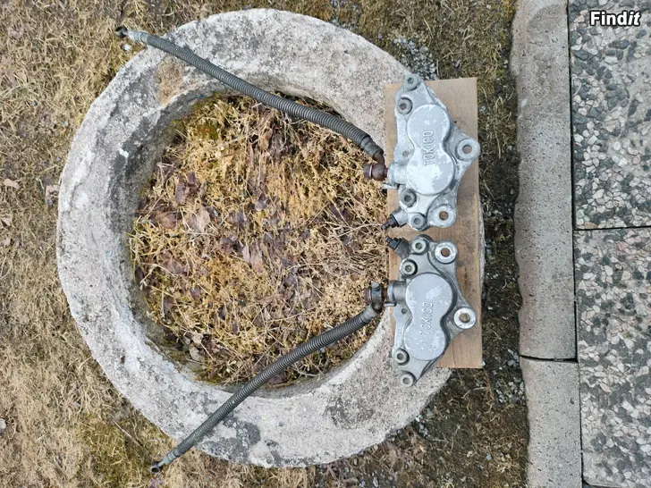 Myydään Hondan jarrusatulat