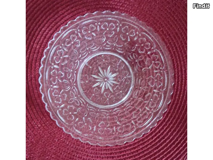 Myydään Nuutajärvi Apila kakkulautanen 10 kpl