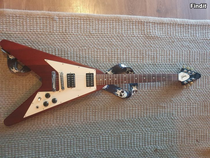 Säljes Gibson Flying V och Marshall MG100hdfx Gitarrpaket