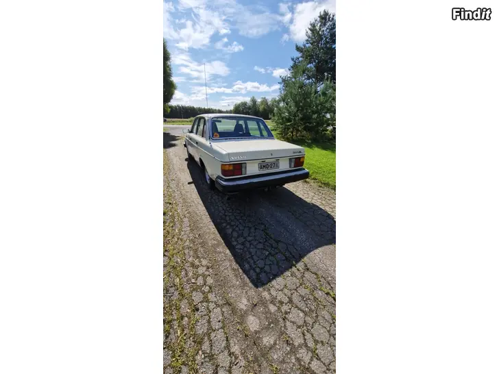 Säljes Volvo 244 GL  California vit