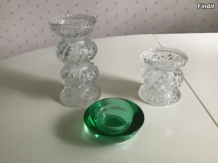 Säljes 2 st vackra glasvaser eller som ljusstakar + grön ljushållare