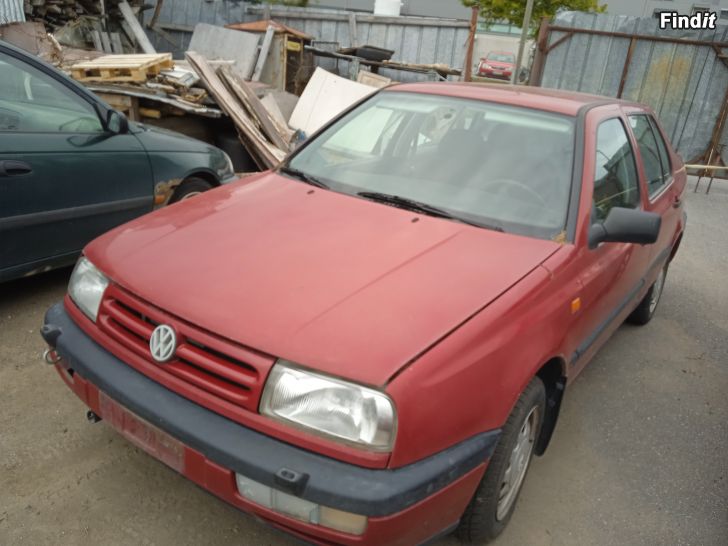 Myydään VW Vento 1,8 manuaali 1995 varaosina