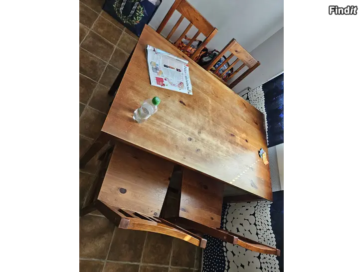 Säljes Köksbord och 4 stolar