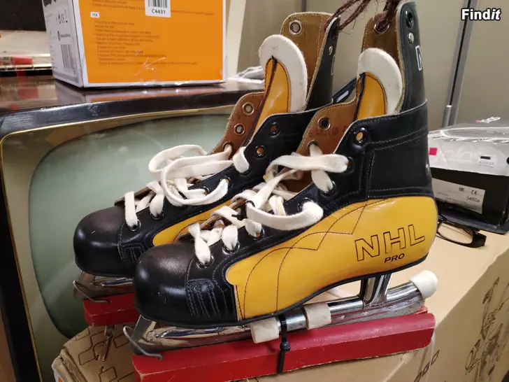 Säljes Nyt on vintagea....NHL PRO luistimet