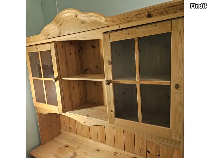 Säljes Furu vitrinskåp