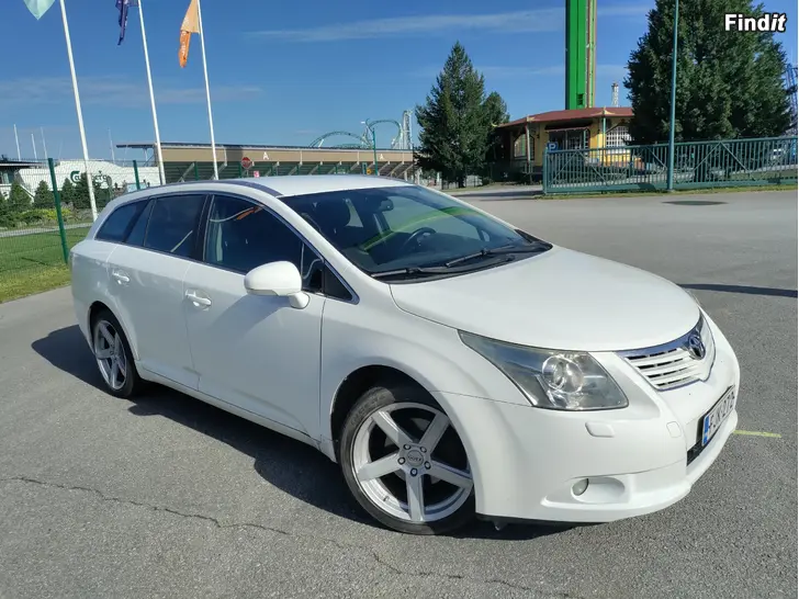 Myydään Toyota avensis  2l diesel