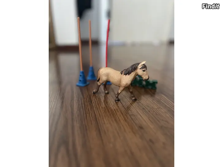 Säljes Schleich häst med hinder