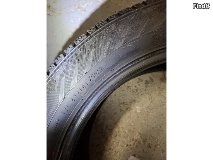 Säljes Friktionsdäck Nokia Hakkapelitta R5 205/55 R17 7 mm slityta årsmodell 2023