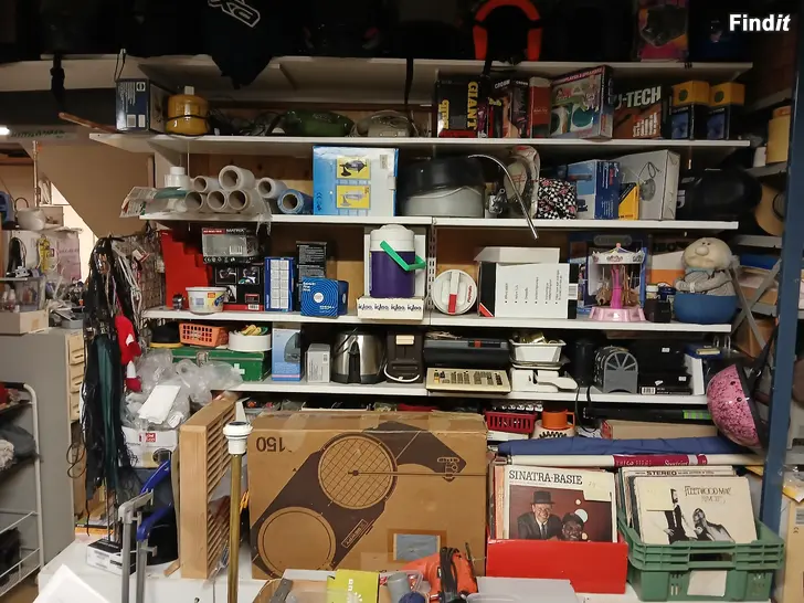 Säljes Loput kirpputori tavarat kokonaisuutena