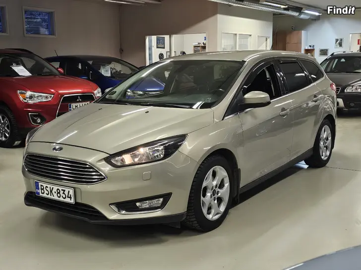 Säljes Ford Focus 1.6i Titanium farm AT 2015 Säljes Ford Focus 1.6i Titanium farm AT 2015