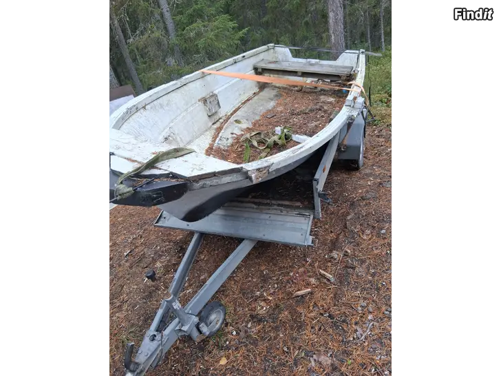 Myydään Iso vene korjattavaksi
